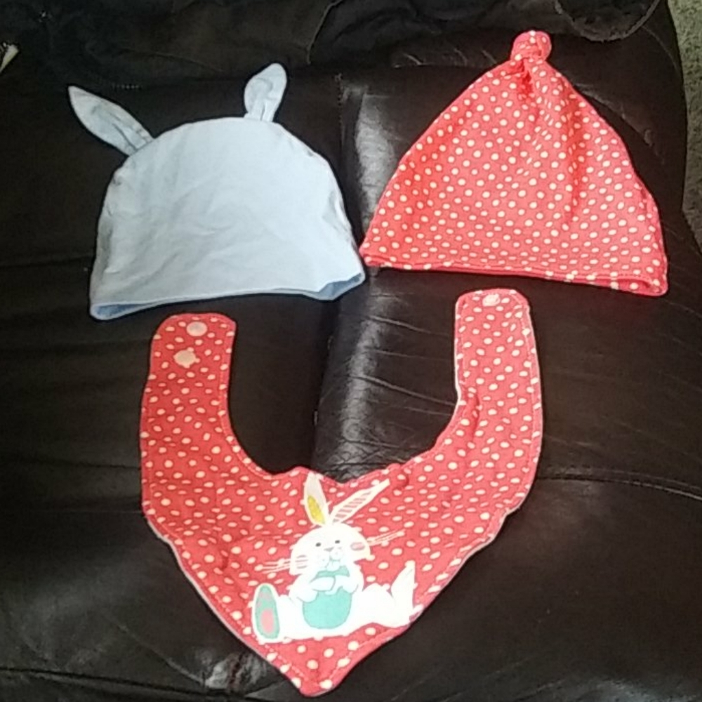 Newborn hats and bib